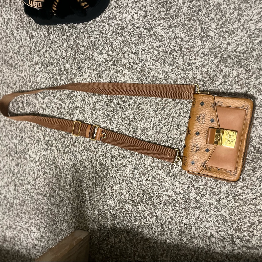mcm ,tan,black crossbody